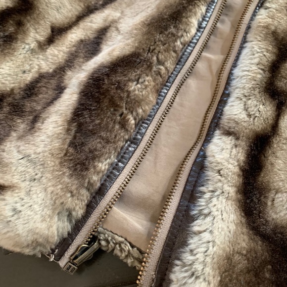 SHOWSTOPPER! 💖 European coat - Picture 8 of 9